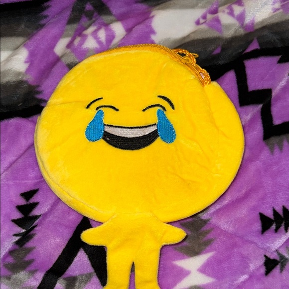 ⭐ 5 for $30 Mix & Match Items.. 
4/Emoji Face Plush Set - Picture 8 of 14
